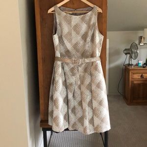 Belted dress with pockets